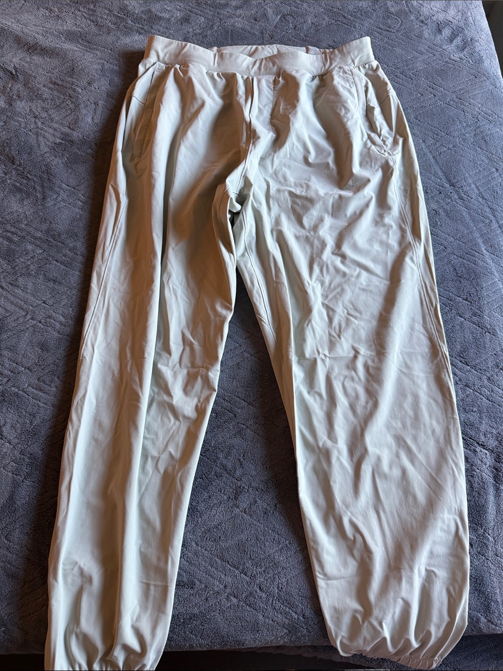 lululemon athletica Men's Light Beige Jogger Pants Shorter